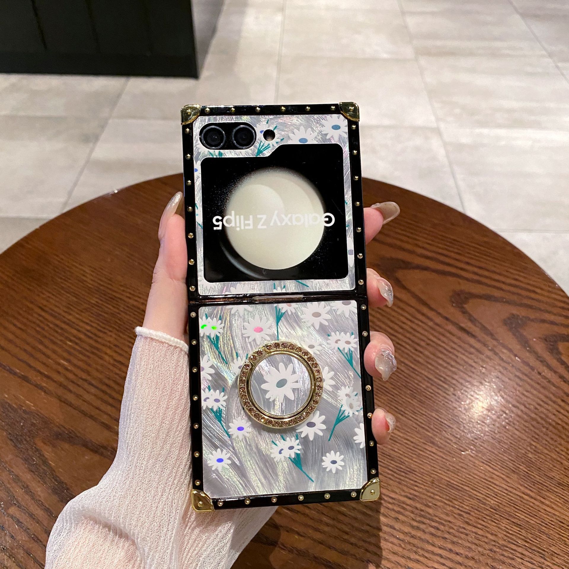 Luxury Laser Flower Square Punk Rivet Αντικραδασμικό κάλυμμα τηλεφώνου για Samsung Galaxy Z Flip 5/4/3