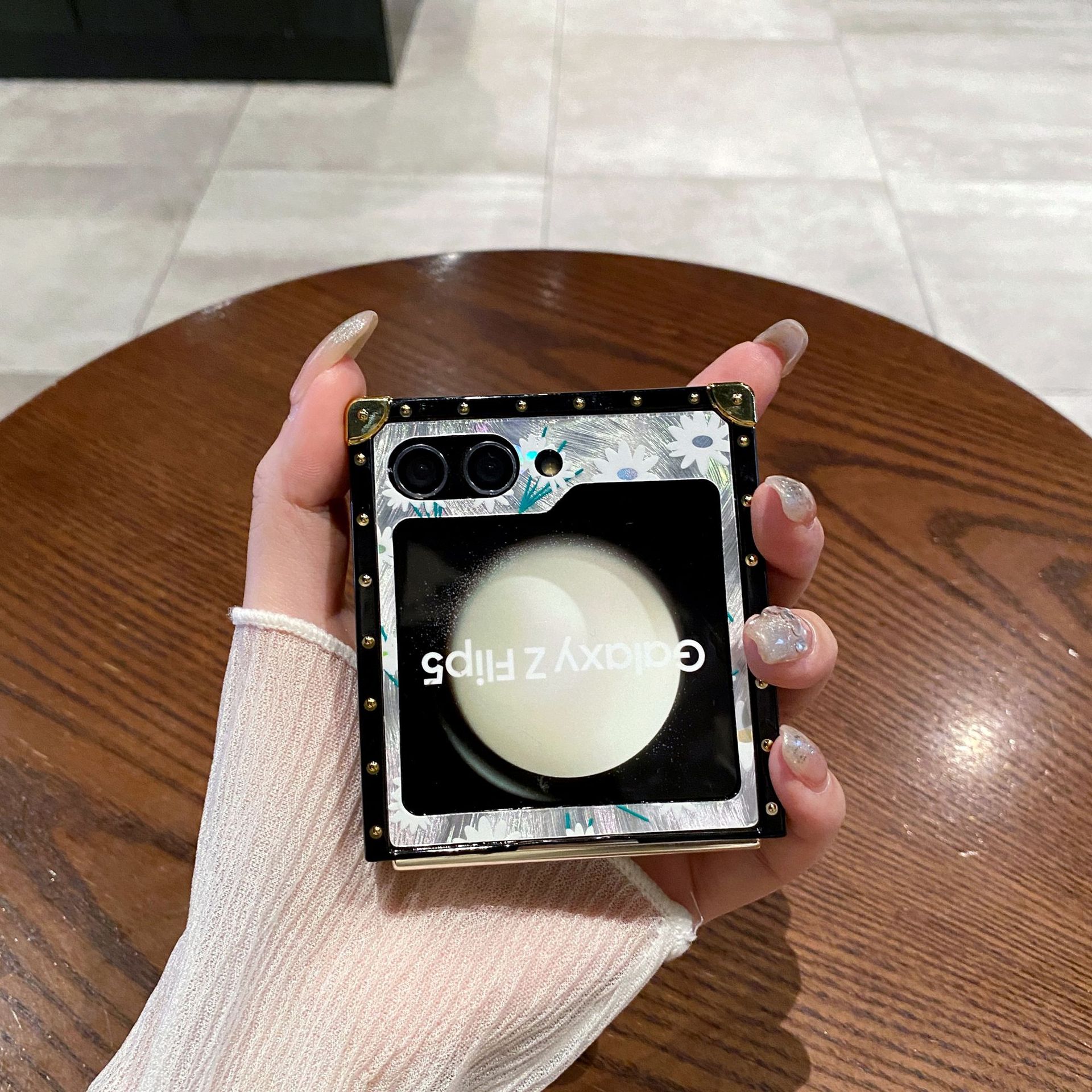 Luxury Laser Flower Square Punk Rivet Αντικραδασμικό κάλυμμα τηλεφώνου για Samsung Galaxy Z Flip 5/4/3