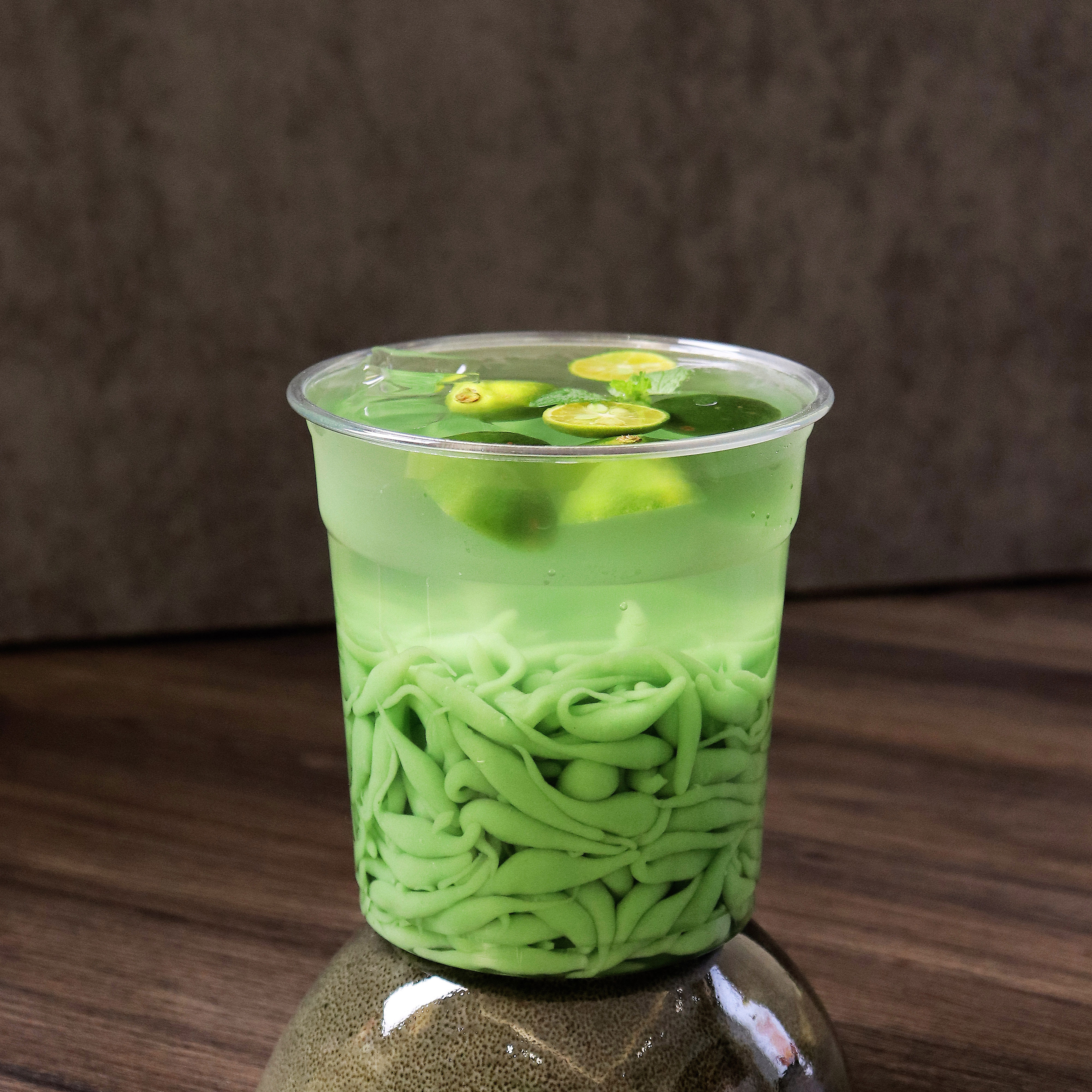 vonive milk tea coffee drink