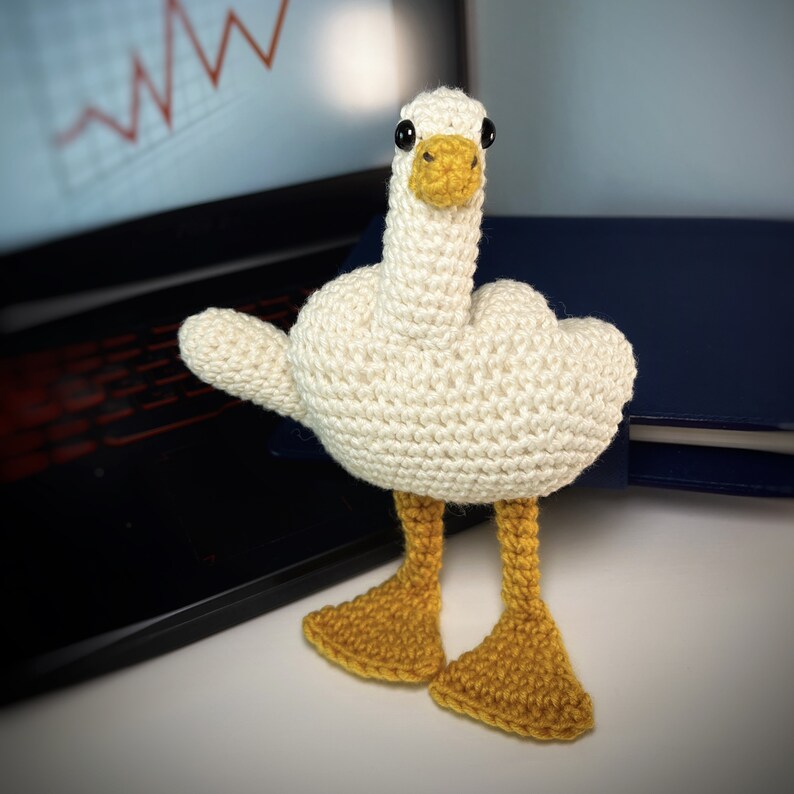The Duck-you crochet goose | A goose in case of serious negotiation
