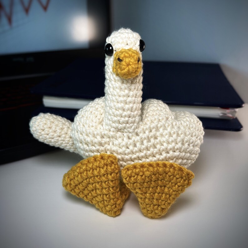 The Duck-you crochet goose | A goose in case of serious negotiation