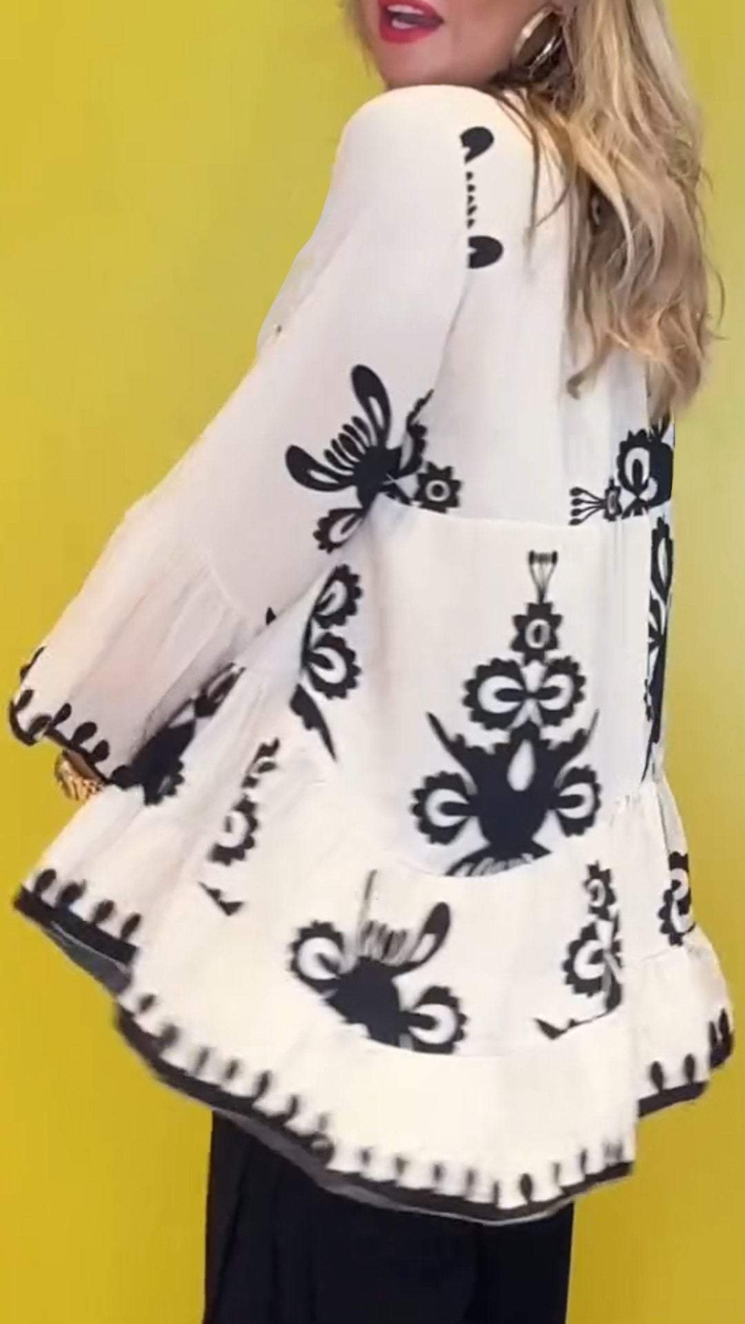 Summer High-End Sense Lightweight Mature V-Neck Casual Printed Top（Buy 2 Free Shipping)