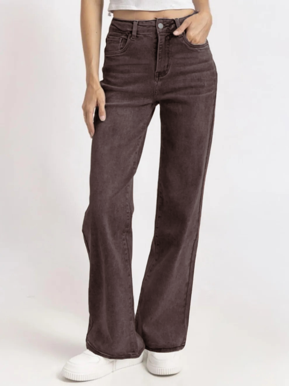 Casual mid-rise stretch jeans with multiple pockets