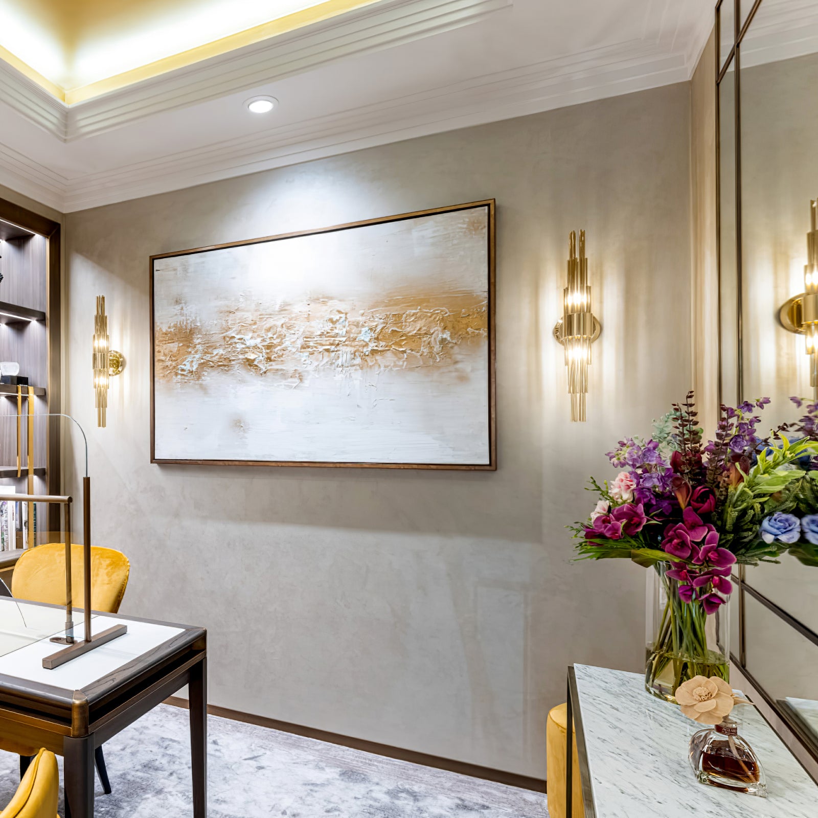 Gold Streamline Wall Lamp