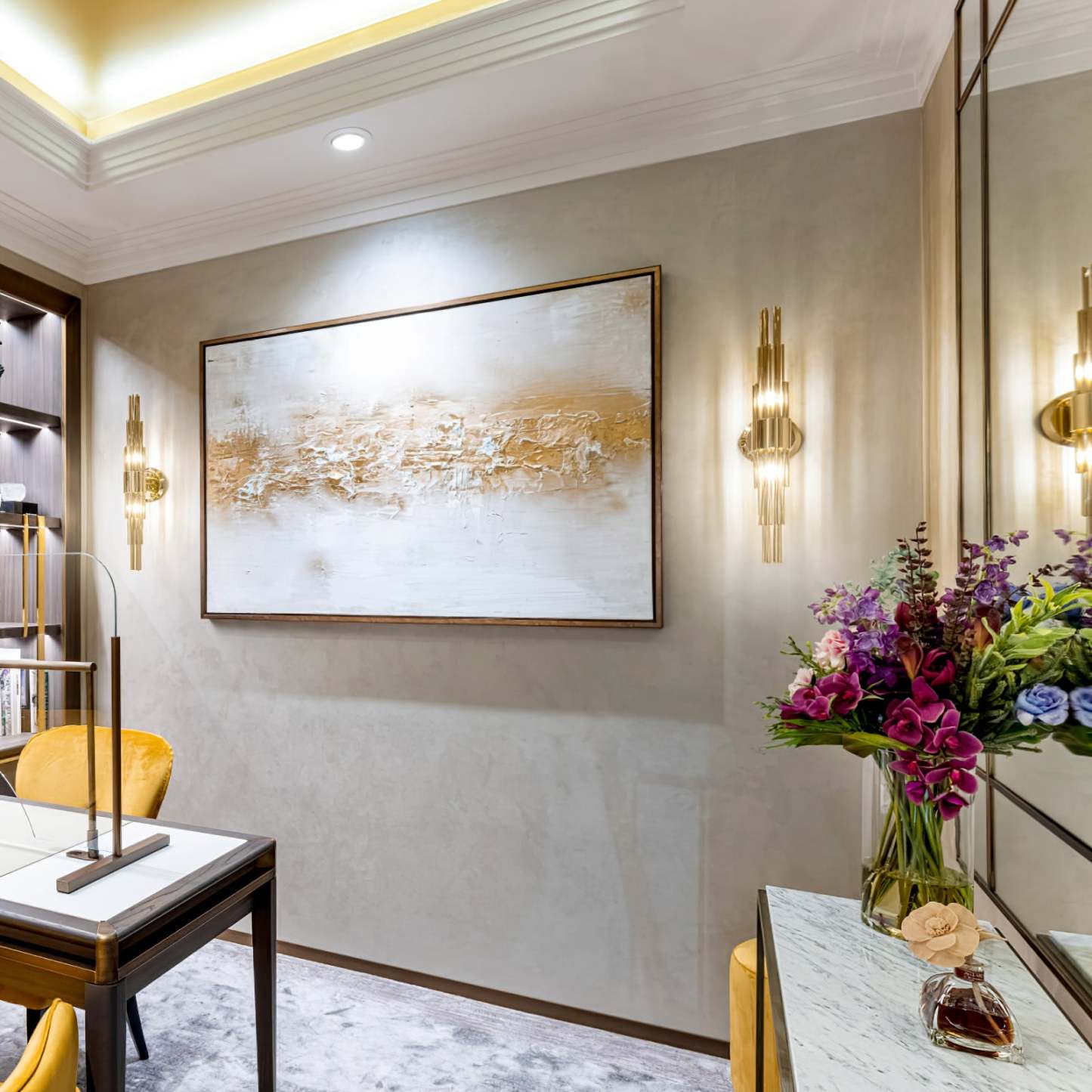 Gold Streamline Wall Lamp