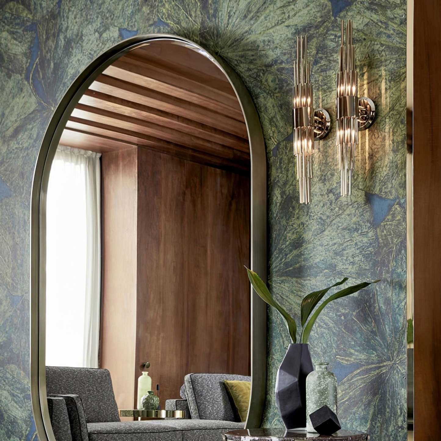 Gold Streamline Wall Lamp