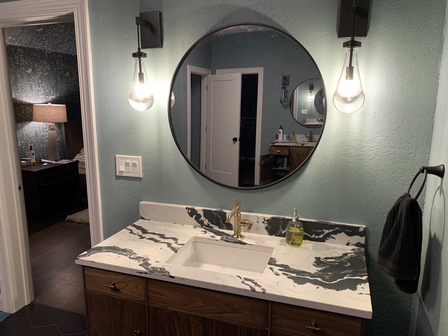 Raindrop Wall Sconce (Rod)