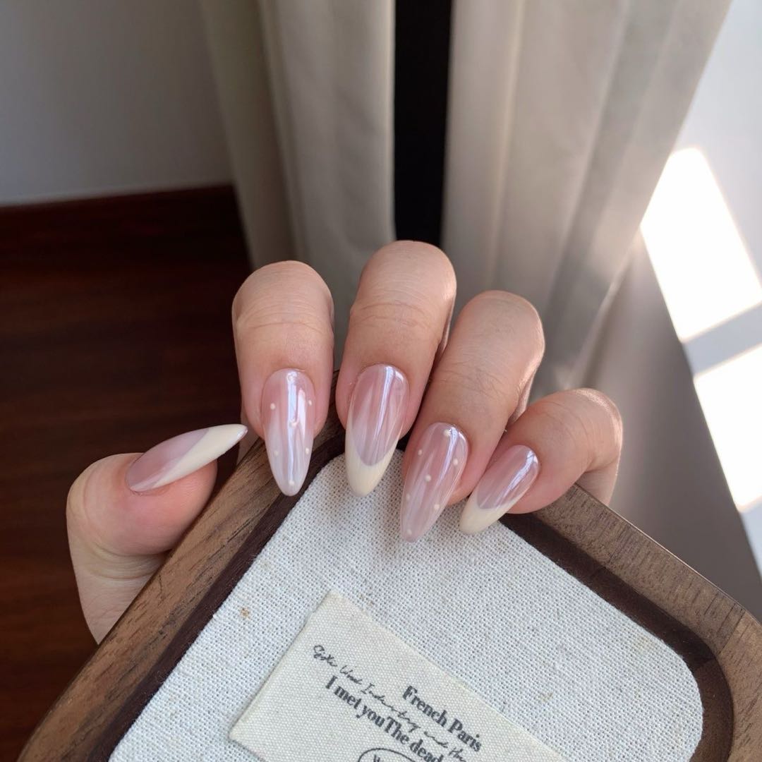 Dot French - Nails