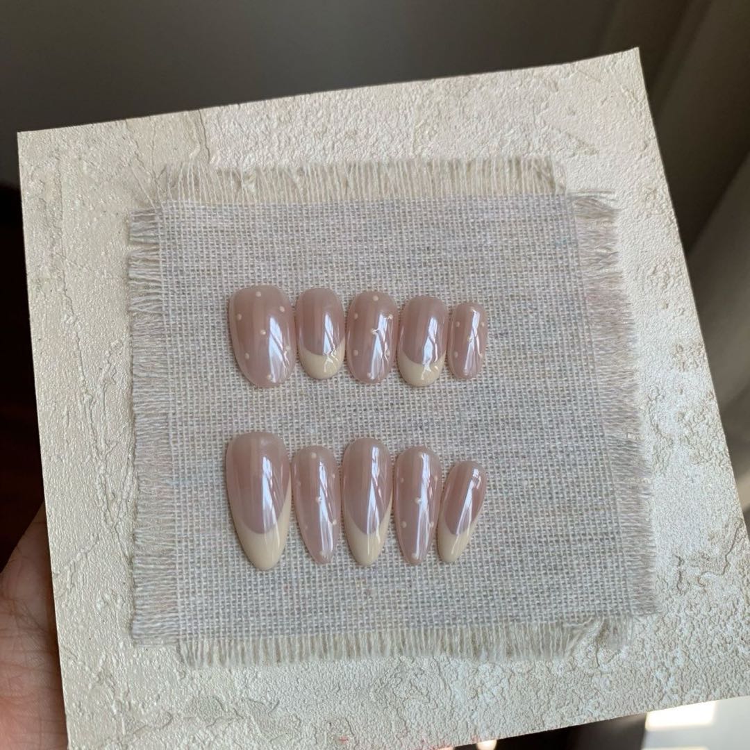 Dot French - Nails