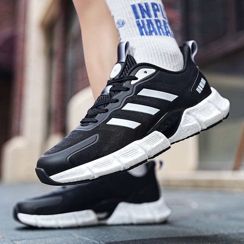 Antibakteriniai, kvėpuojantys laisvalaikio sportbačiai iš Adidas