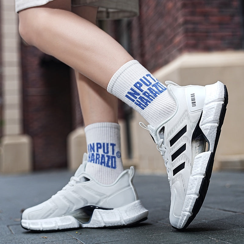 Antibakteriniai, kvėpuojantys laisvalaikio sportbačiai iš Adidas
