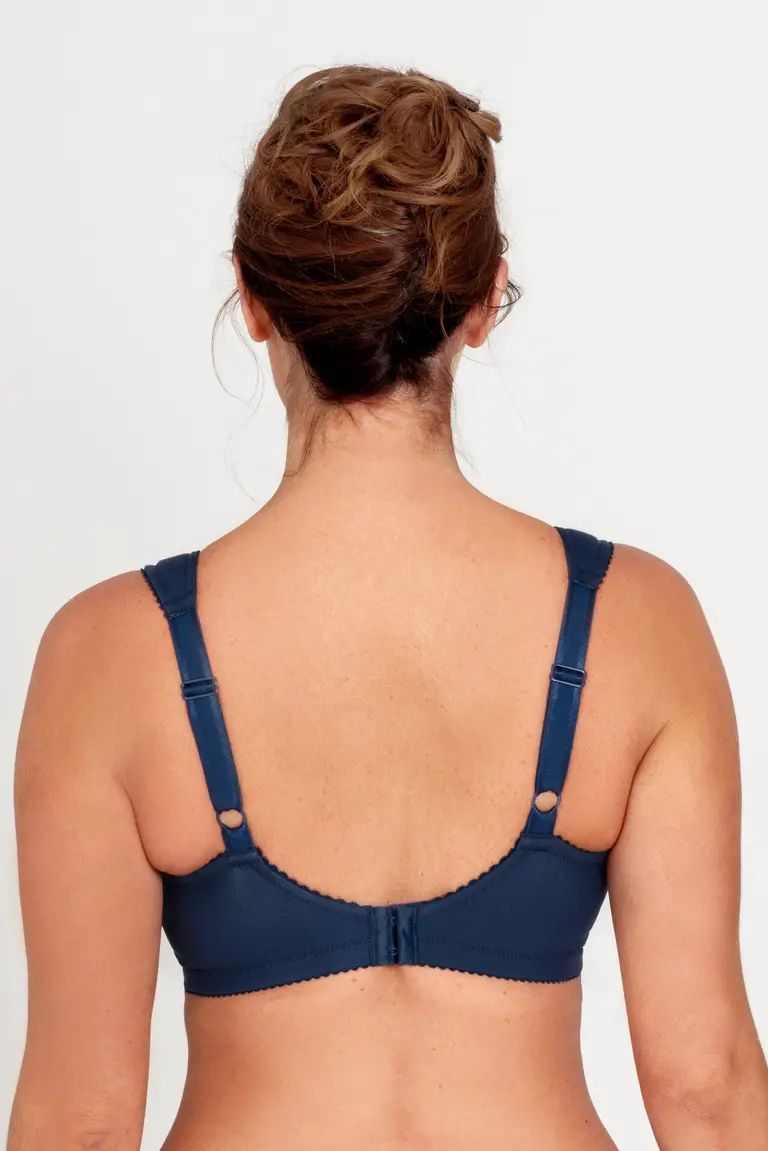 Triumph--4 sztuki (75B-115F) 💝 Biustonosz z koronką