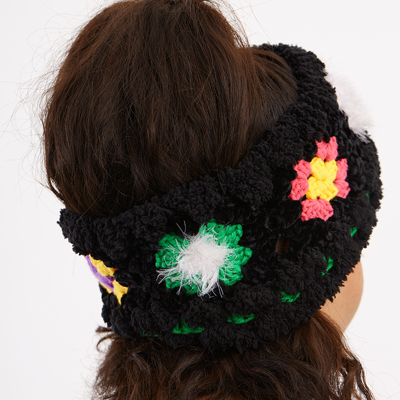 Wide-brimmed knitted headband
