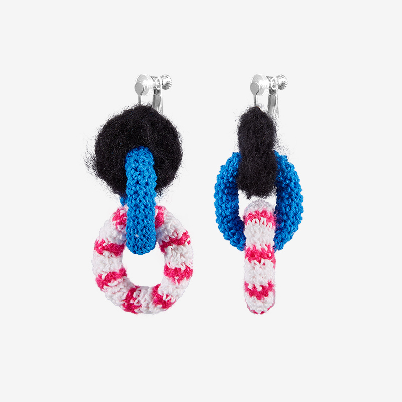 Contrast color hoop earrings