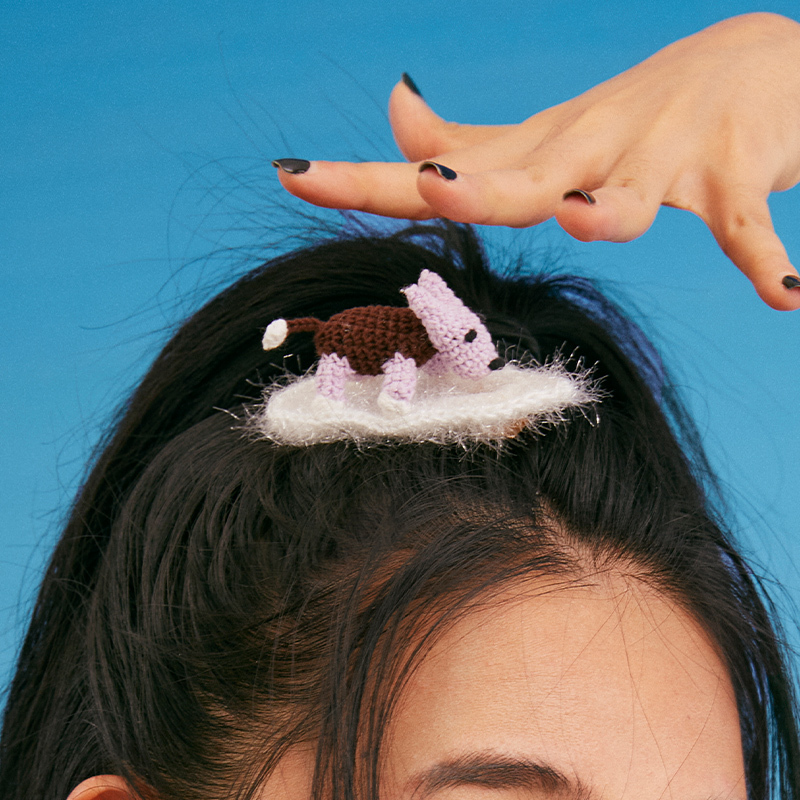 Surf dog hair clip