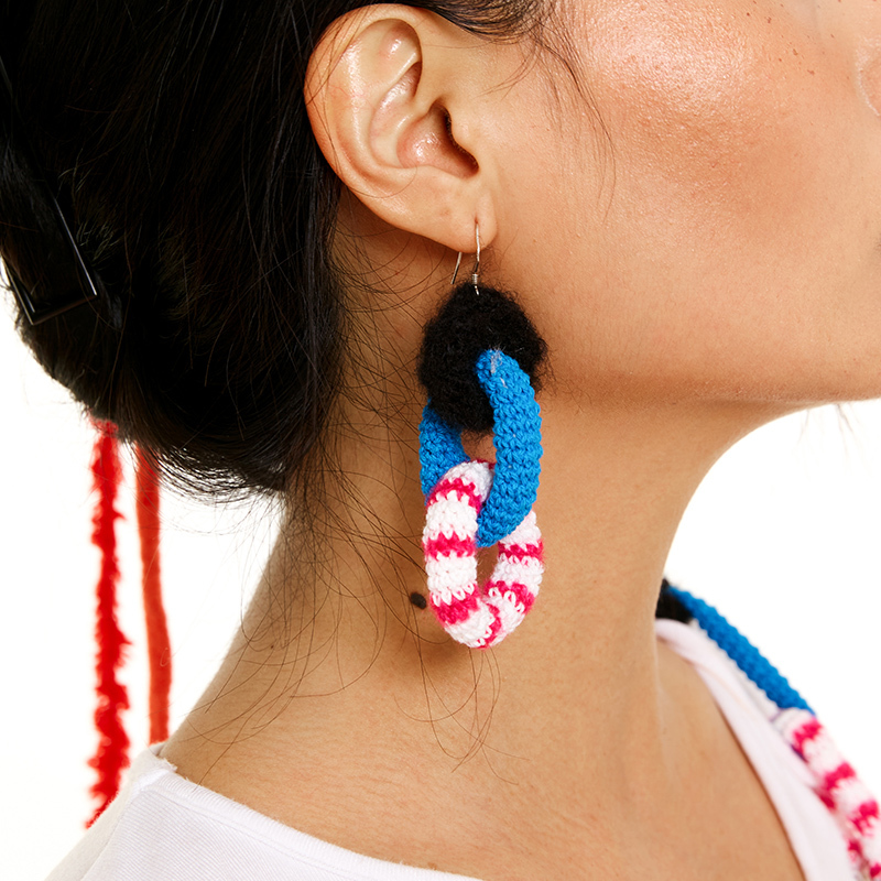 Contrast color hoop earrings