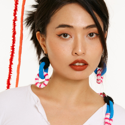 Contrast color hoop earrings