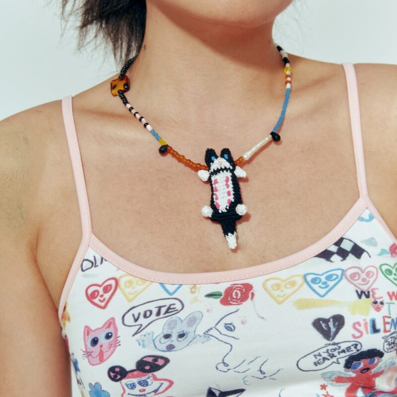 handmade jewelry  unique accessories Lying flat cat necklace-feeky