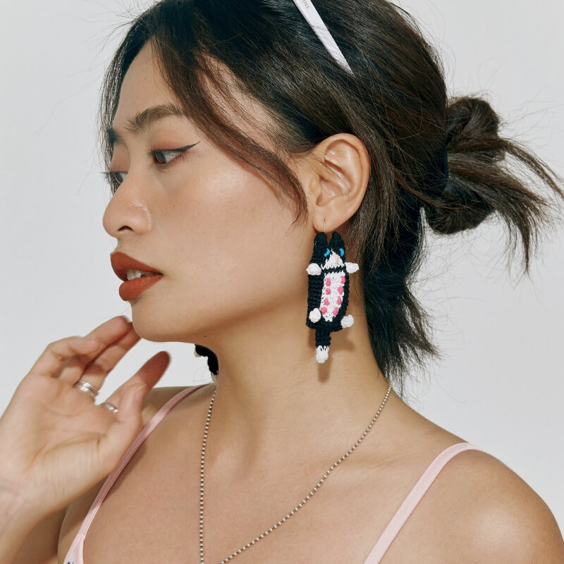 handmade jewelry  unique accessories Lying flat cat earrings-feeky