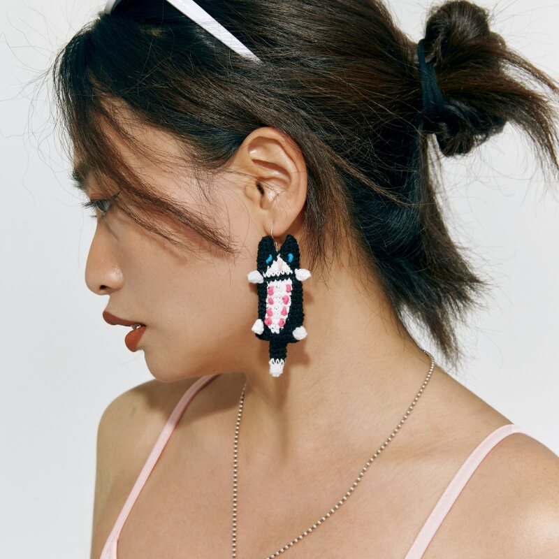 handmade jewelry  unique accessories Lying flat cat earrings-feeky