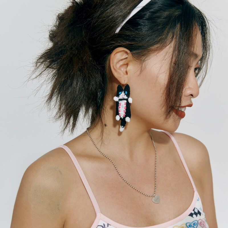 handmade jewelry  unique accessories Lying flat cat earrings-feeky