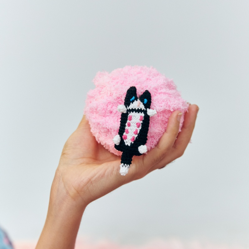 handmade jewelry  unique accessories Lying Flat Cat-feeky