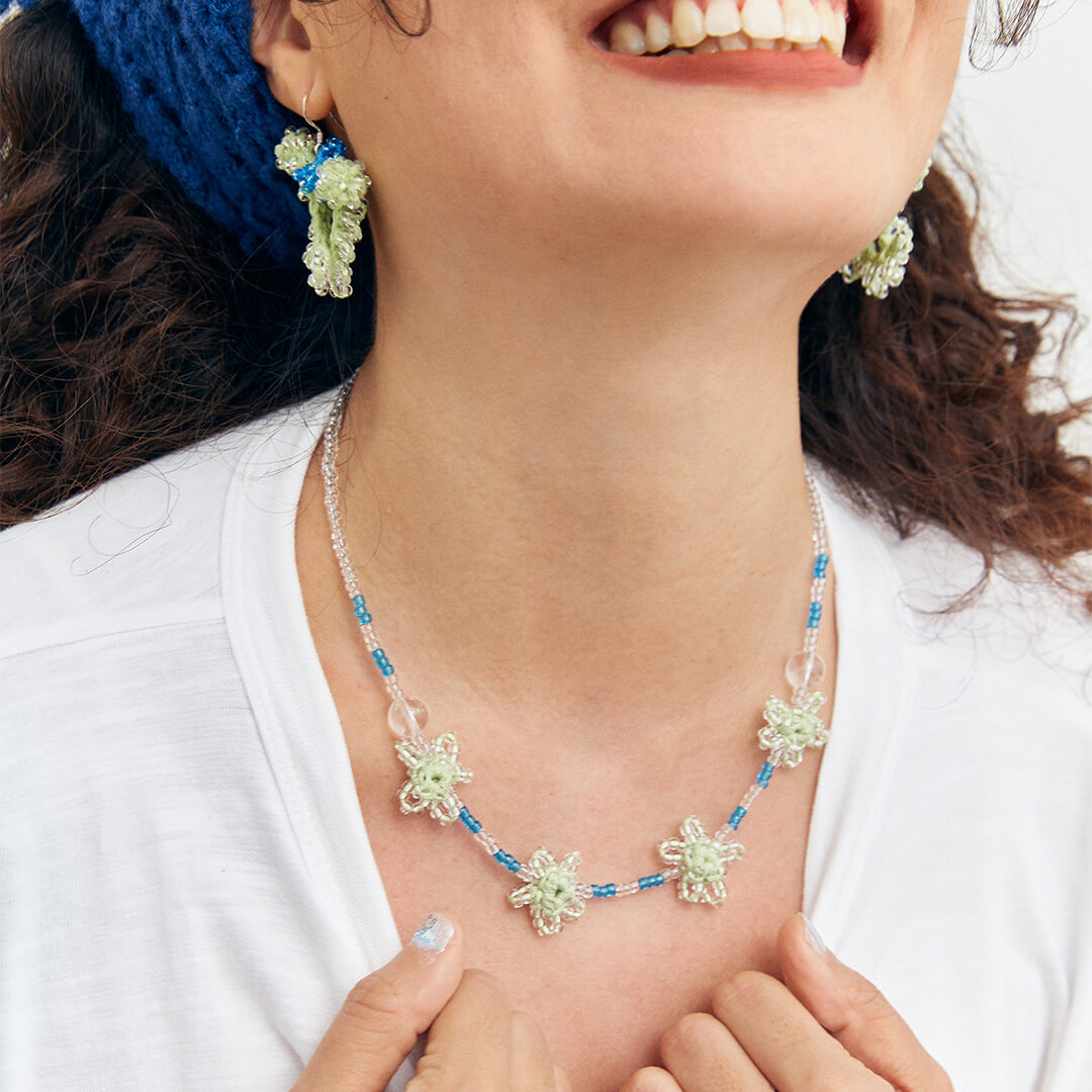 handmade jewelry  unique accessories Flower Crystal Necklace-feeky