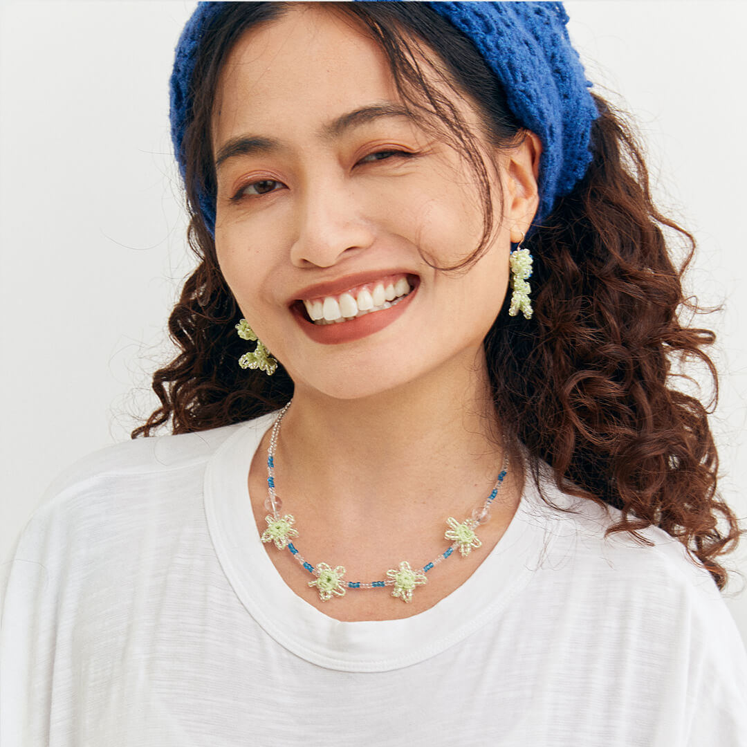 handmade jewelry  unique accessories Flower Crystal Necklace-feeky