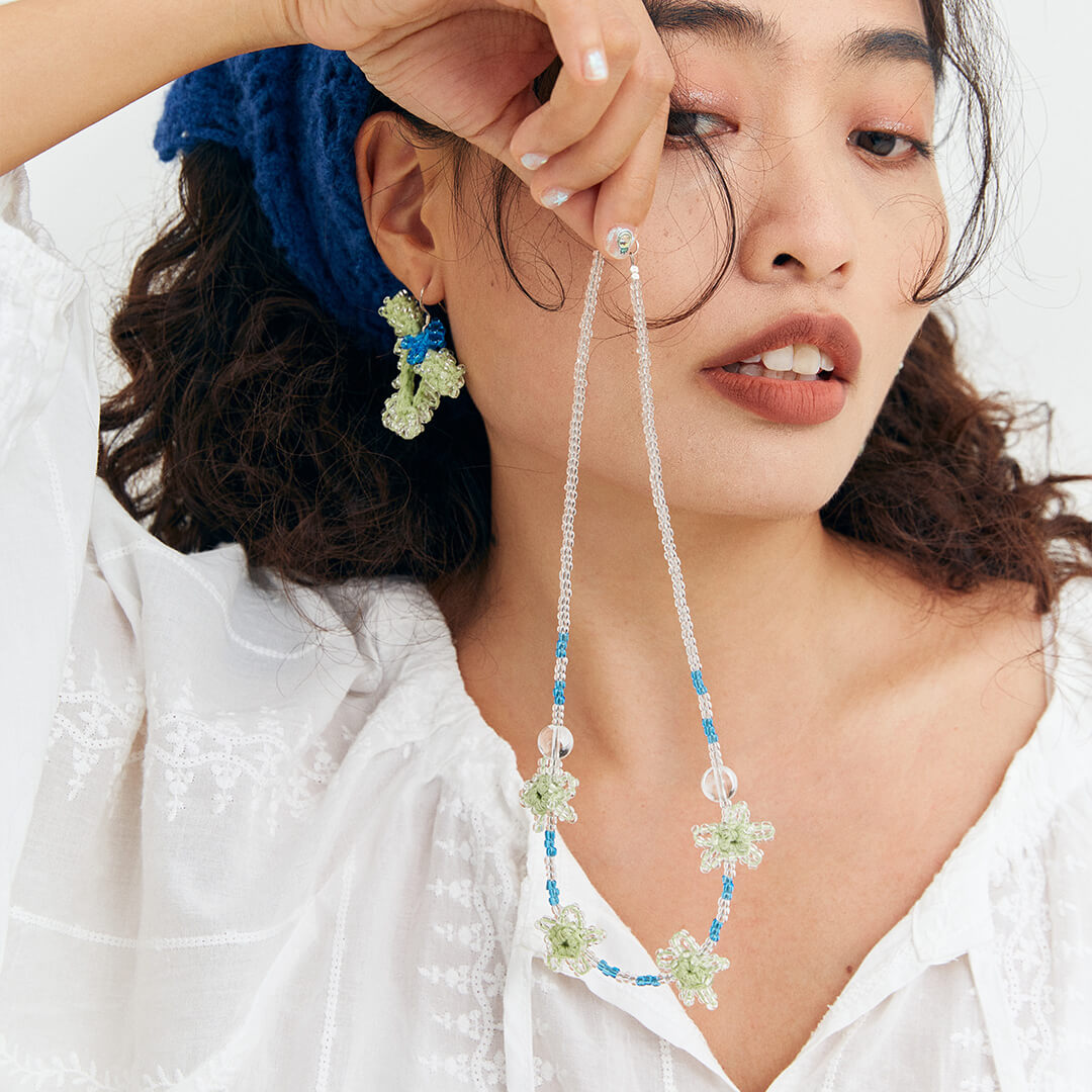 handmade jewelry  unique accessories Flower Crystal Necklace-feeky