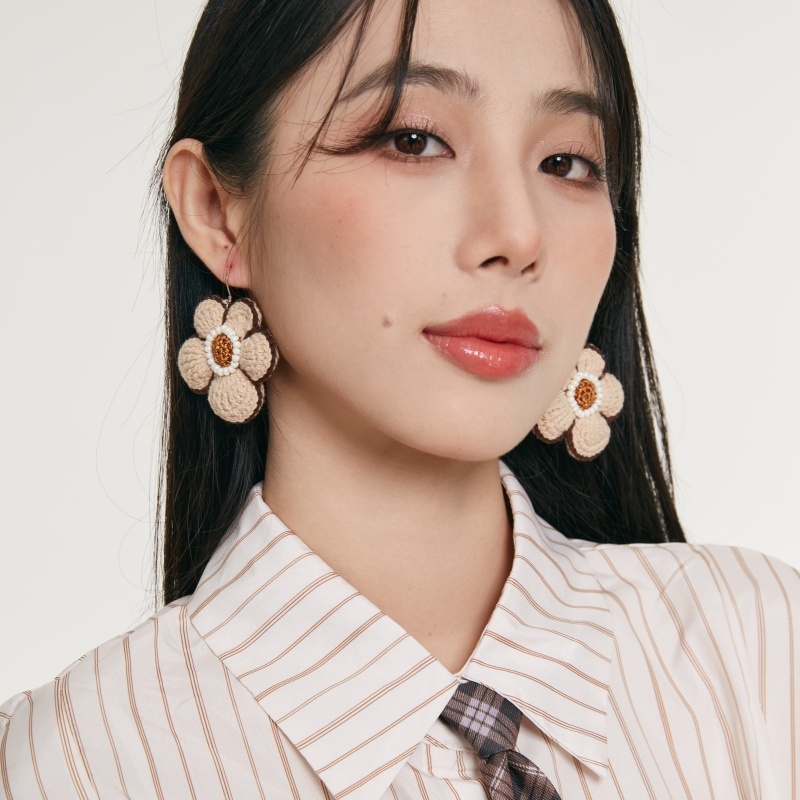 Geometric flower earrings