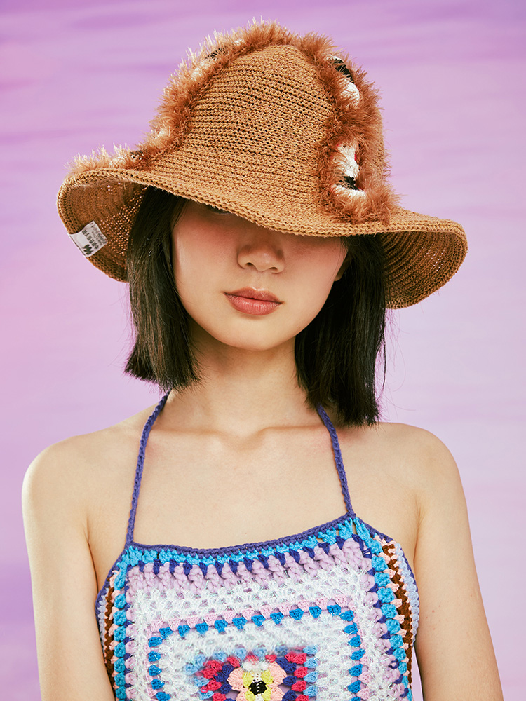 Eye hat-feeky