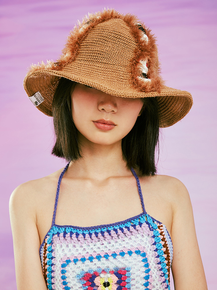 Eye hat-feeky