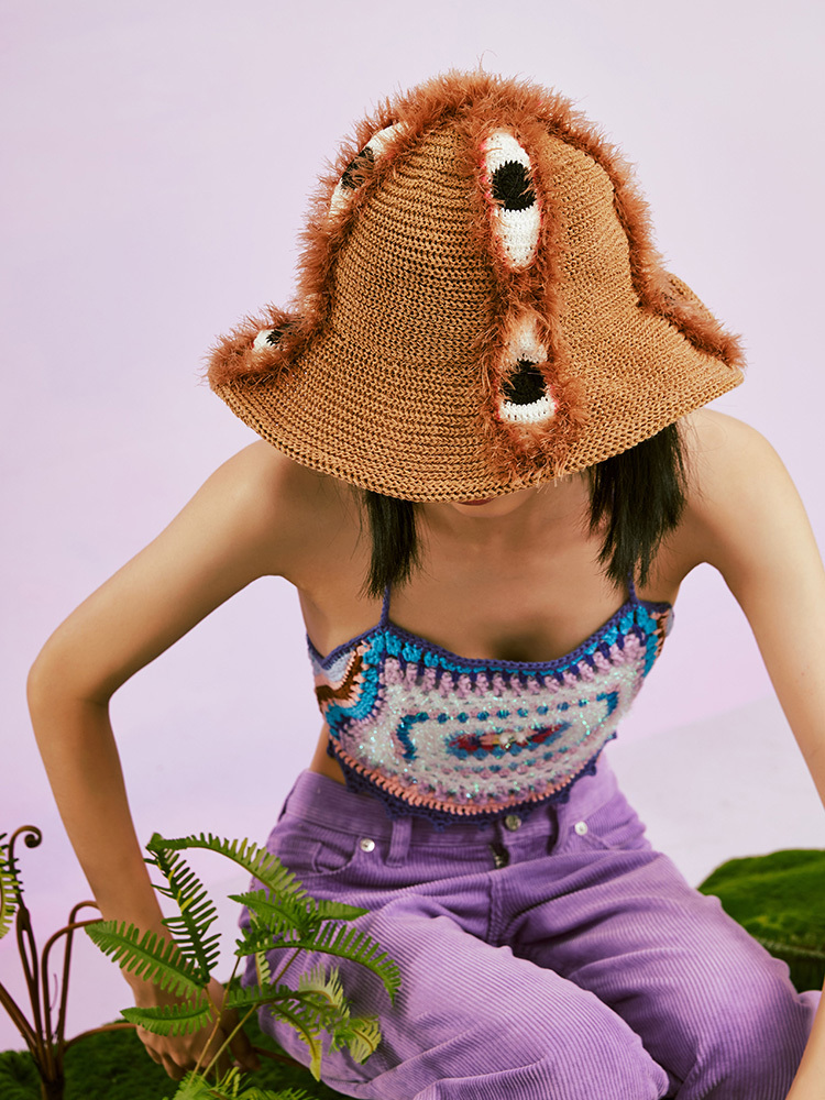 Eye hat-feeky