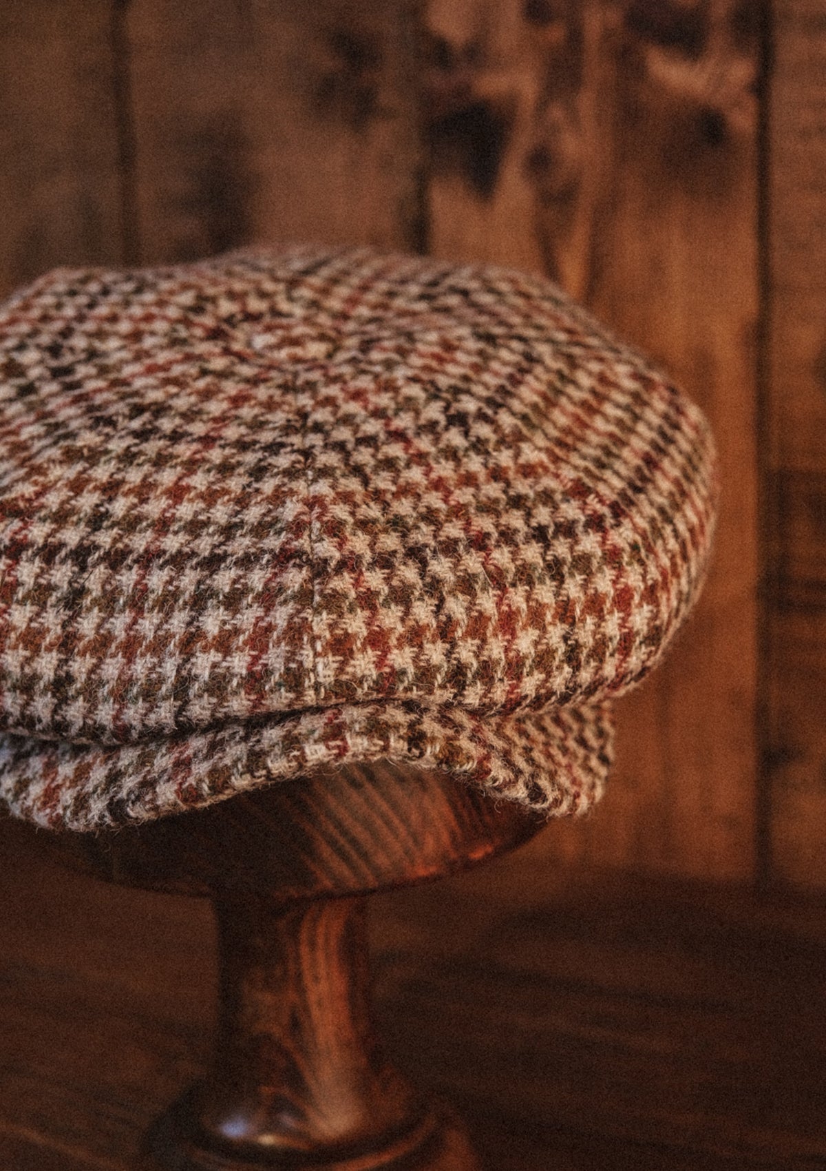Torrington Baker Boy - (Mid Width) Camel Houndstooth Harris Tweed