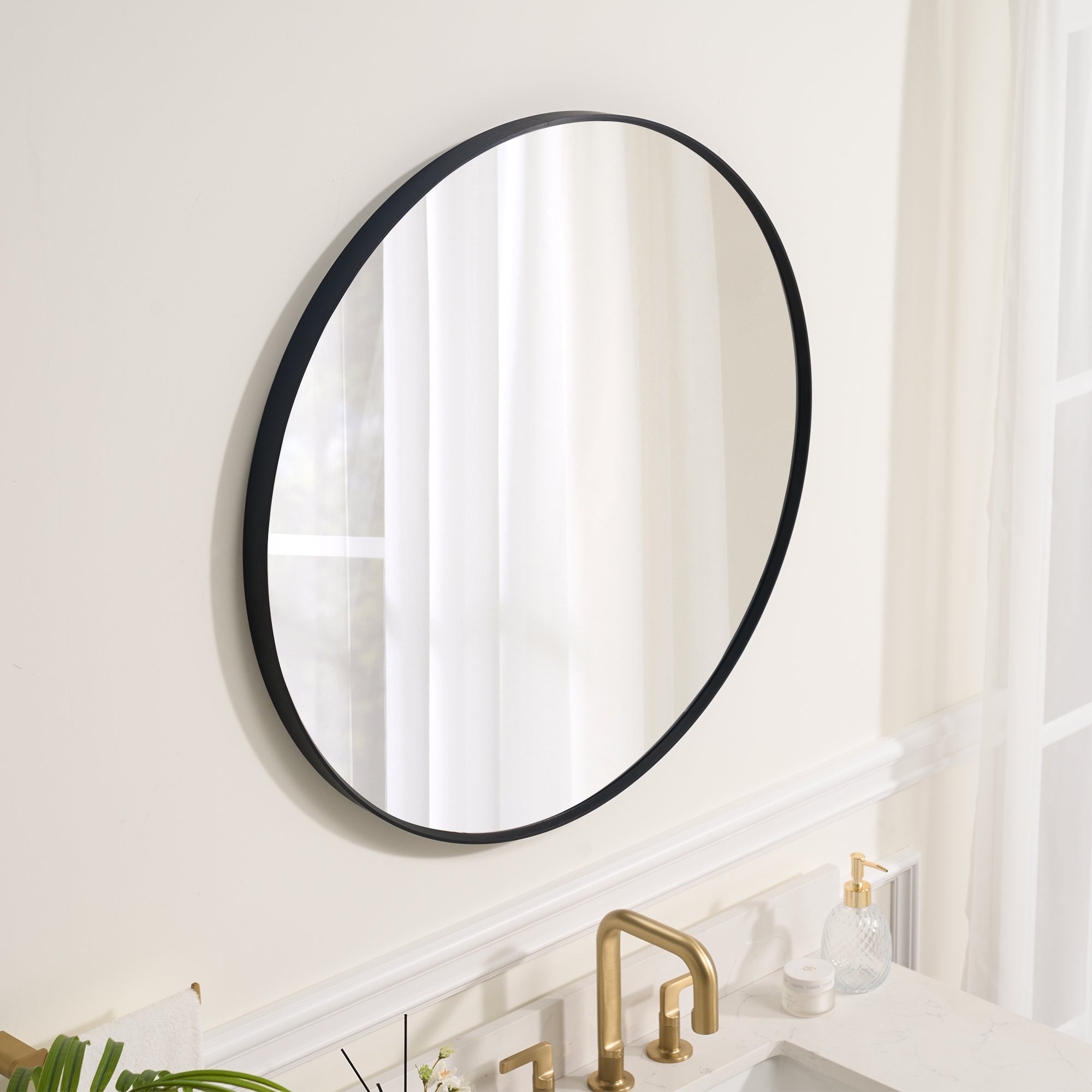 32 in. W x 32 in. H Black Modern Round Framed Aluminum Wall Mirror-Arrisea