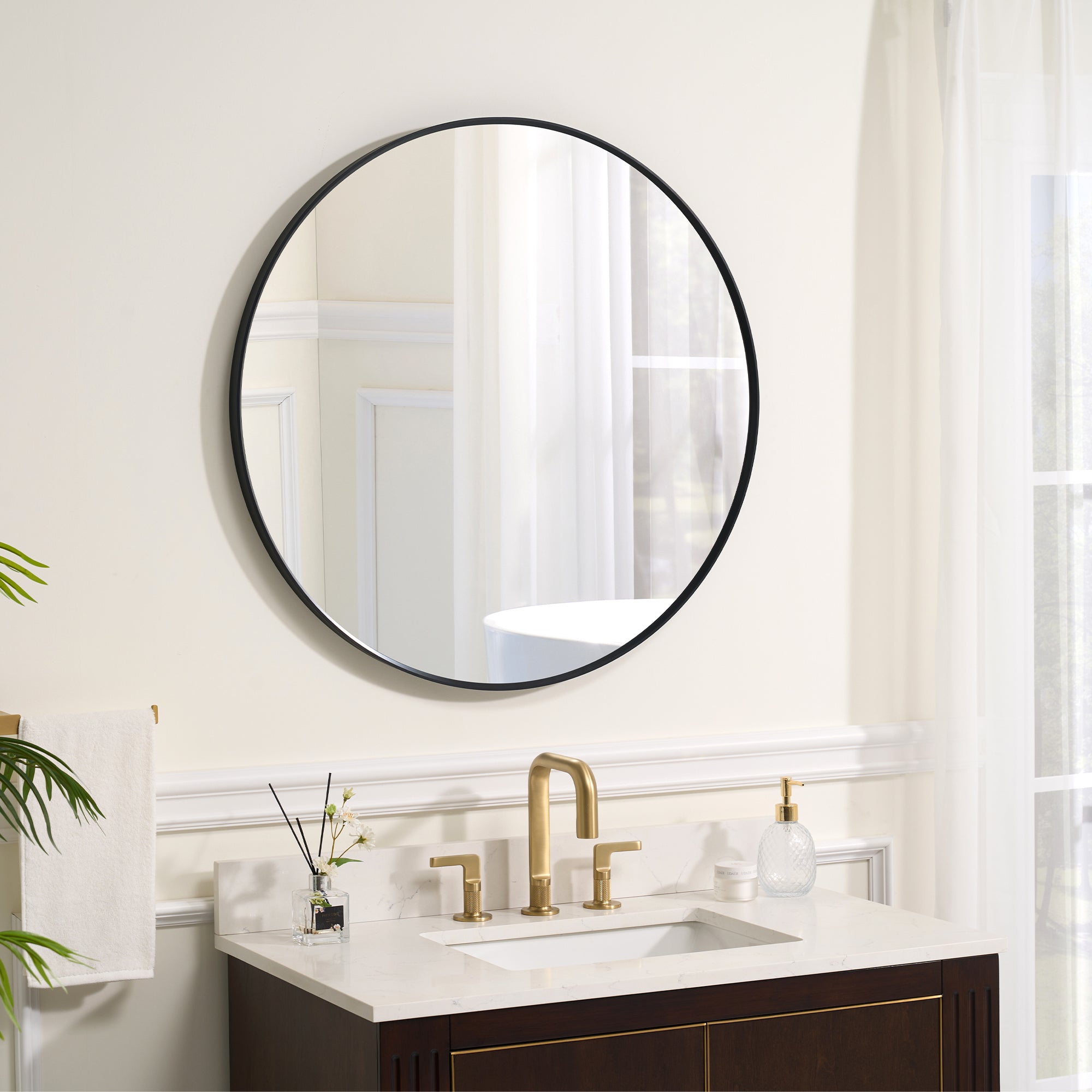 32 in. W x 32 in. H Black Modern Round Framed Aluminum Wall Mirror-Arrisea