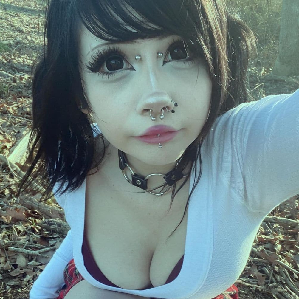 Rana's Sullen Doll Eye 17mm Mini Sclera Contact Lenses(12 months of use)