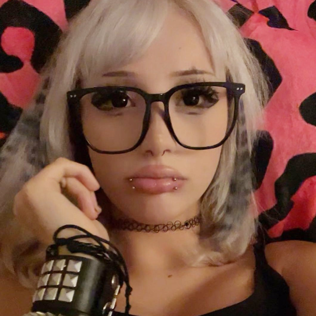 Linn's Dollie Darknight Black Contact Lenses