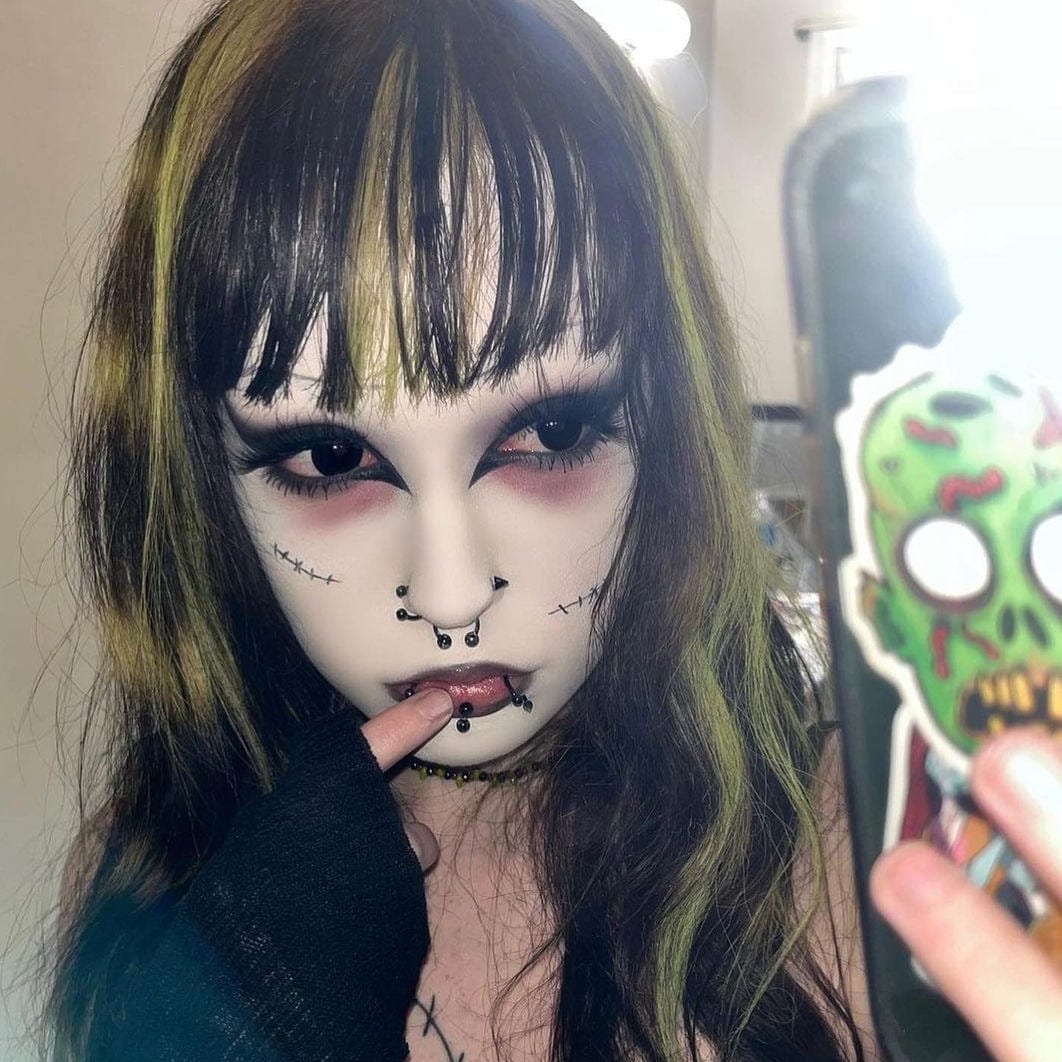 Linn's Dollie Darknight Black Contact Lenses
