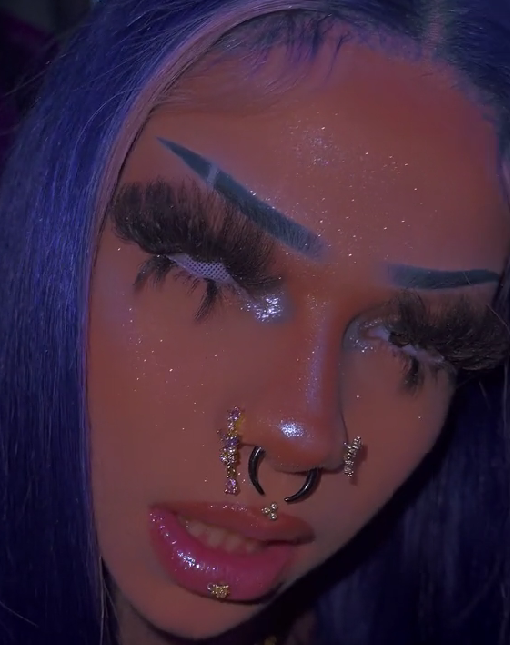 Same with Nene-5D colored eyelashes& Mermaid highlighter (Glitter)