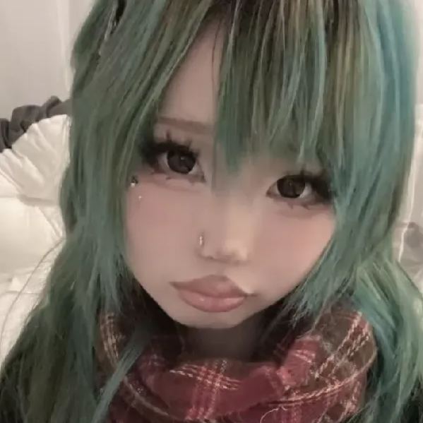 Anna's  Muse | Enlarge | Bigger | Black | 1 Year