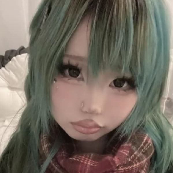 Anna's  Muse | Enlarge | Bigger | Black | 1 Year