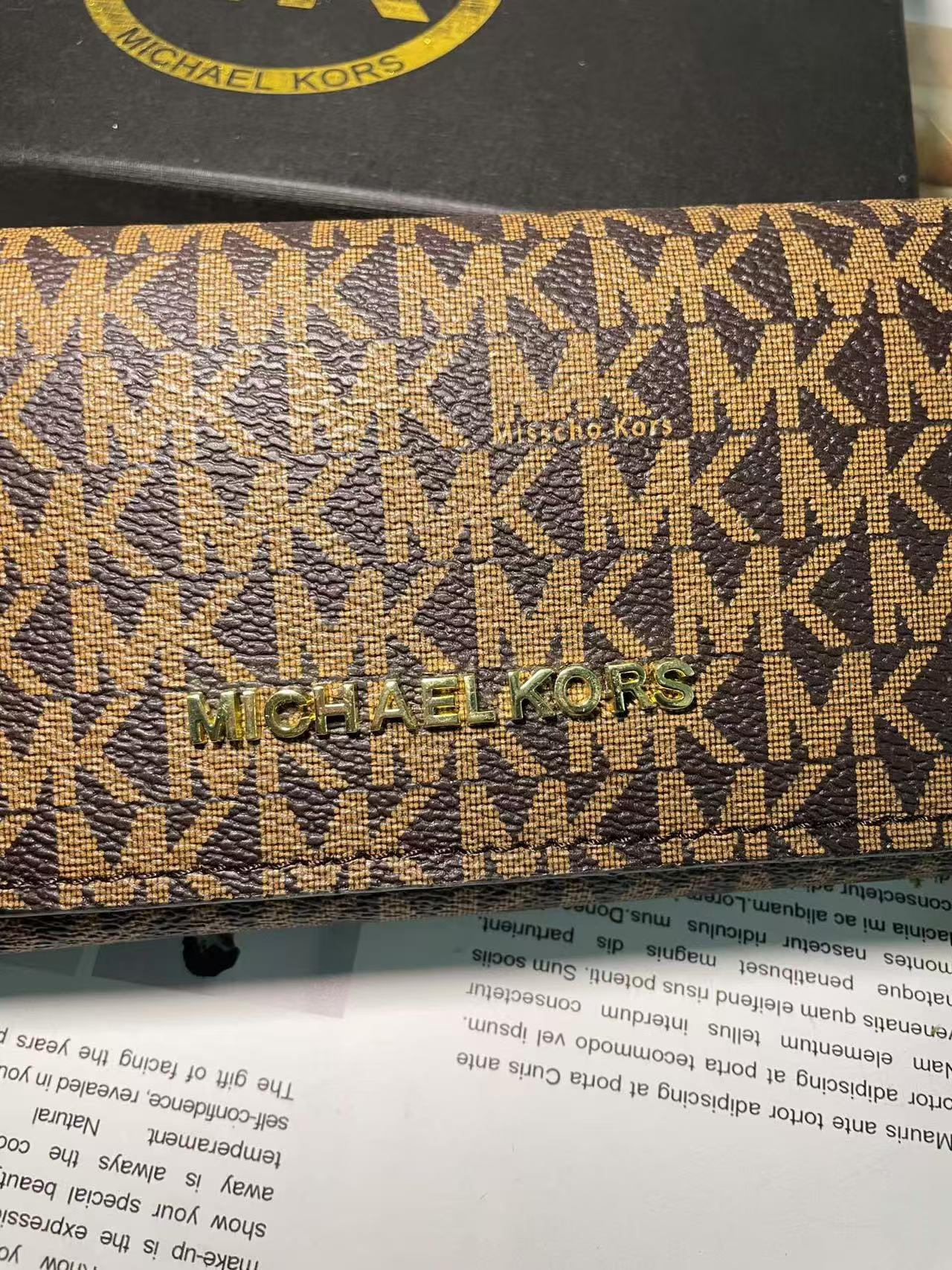 luxurious Leather Flap Wallet