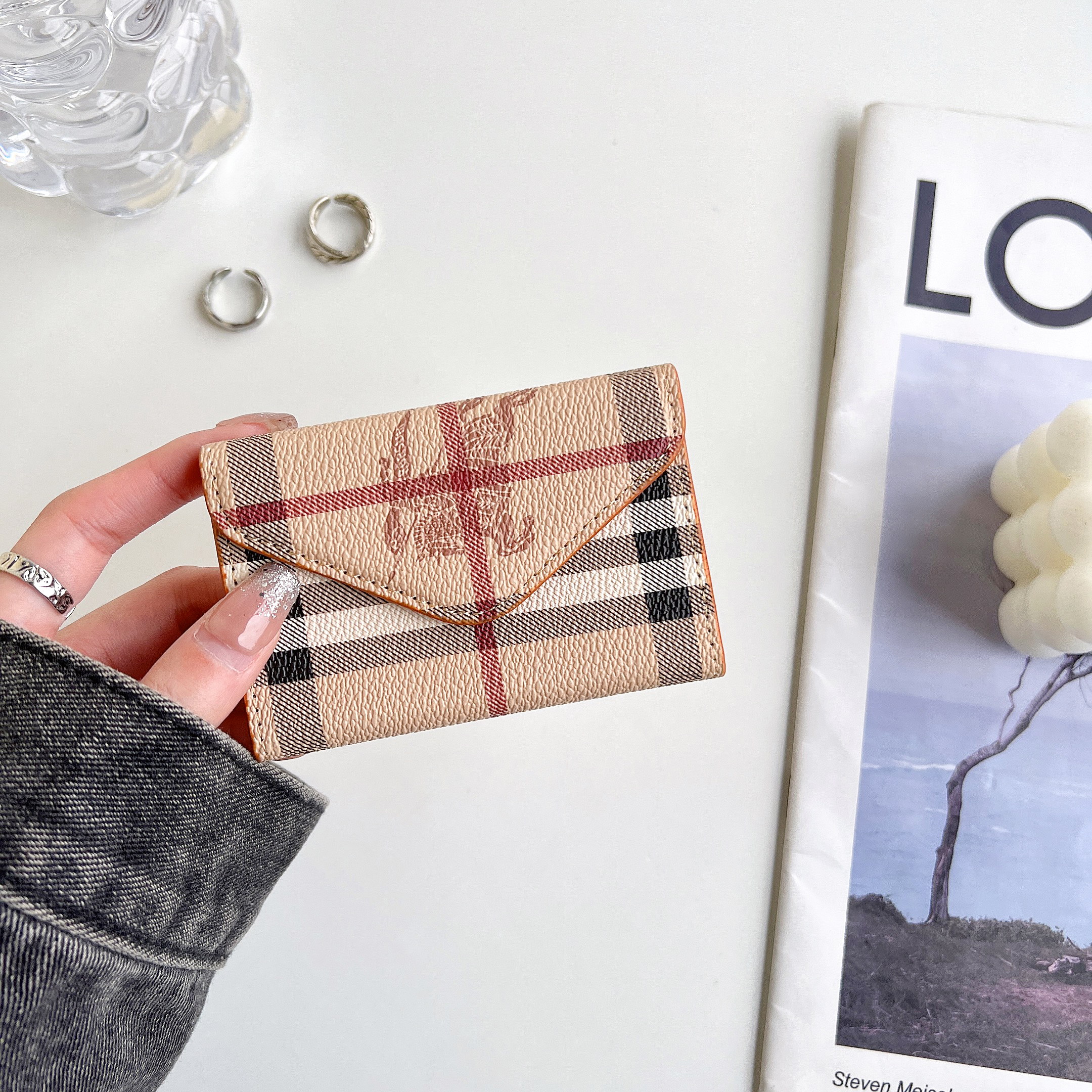 Classic Luxury Leather Wallet Card Holder With Snap Closure