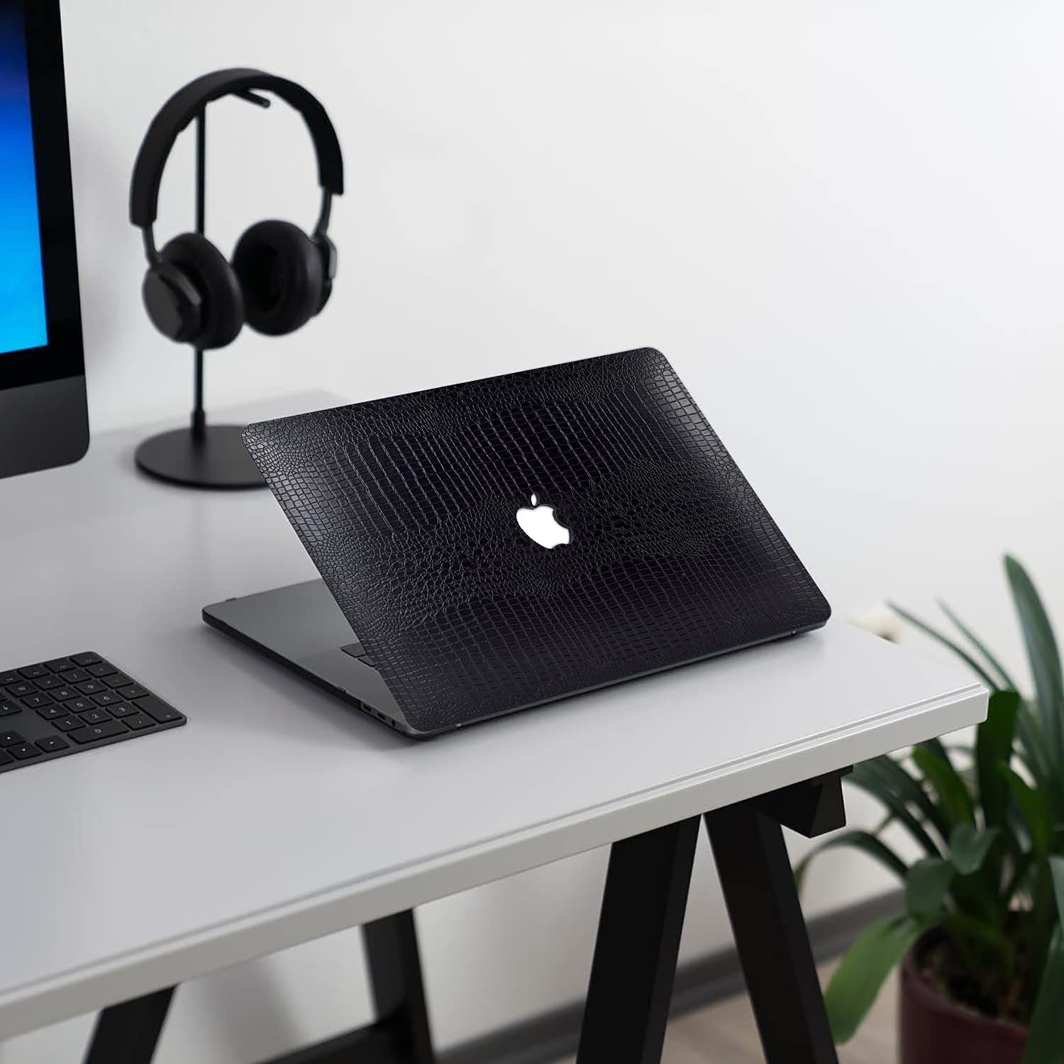 Faux Small Crocodile Black MacBook Case-BELKCASE