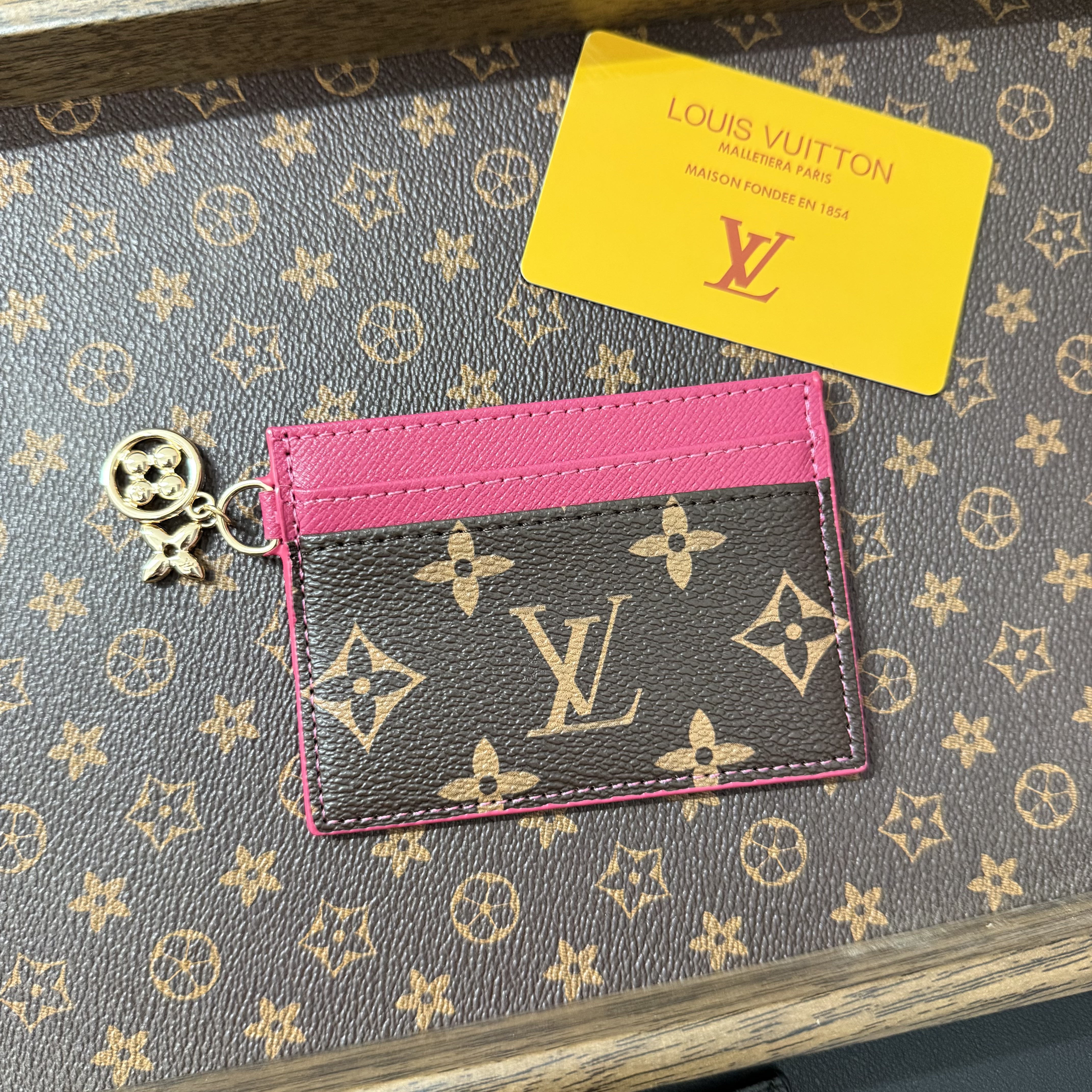 Louis Vuitton Classic Luxury Leather Wallet Card Holder Metal floral decoration-BELKCASE