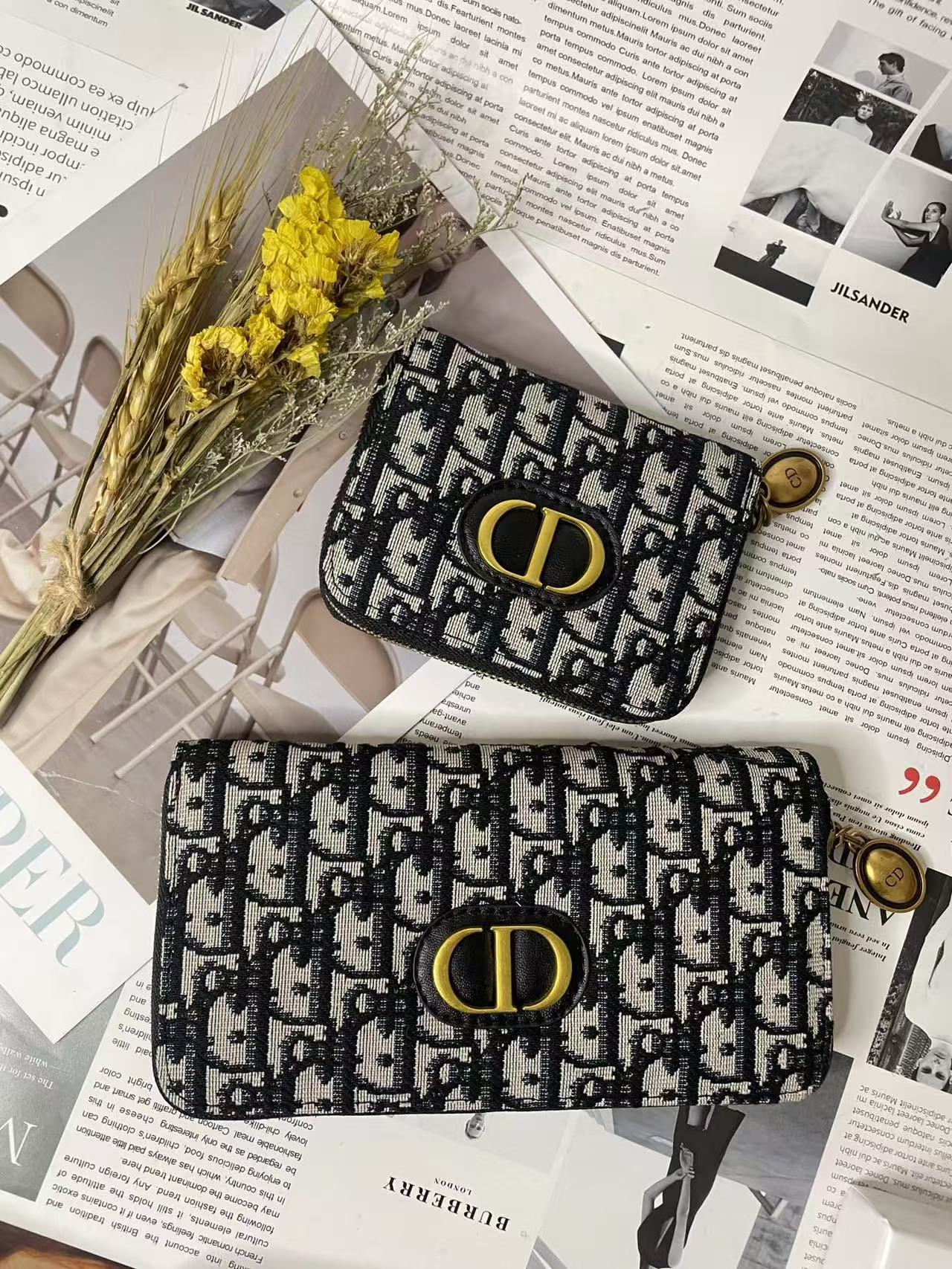 luxurious Canvas D Wallet