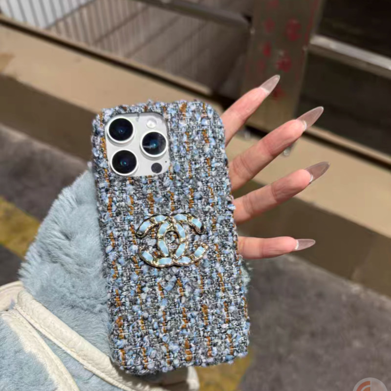 iphone16/16pro手机壳 香奈儿风格香奈儿智能手机壳 粗花呢iphone15/15pro手机壳 可爱品牌iphone14/13手机壳 高端品牌iphone手机壳 奢侈品牌 深受女生欢迎