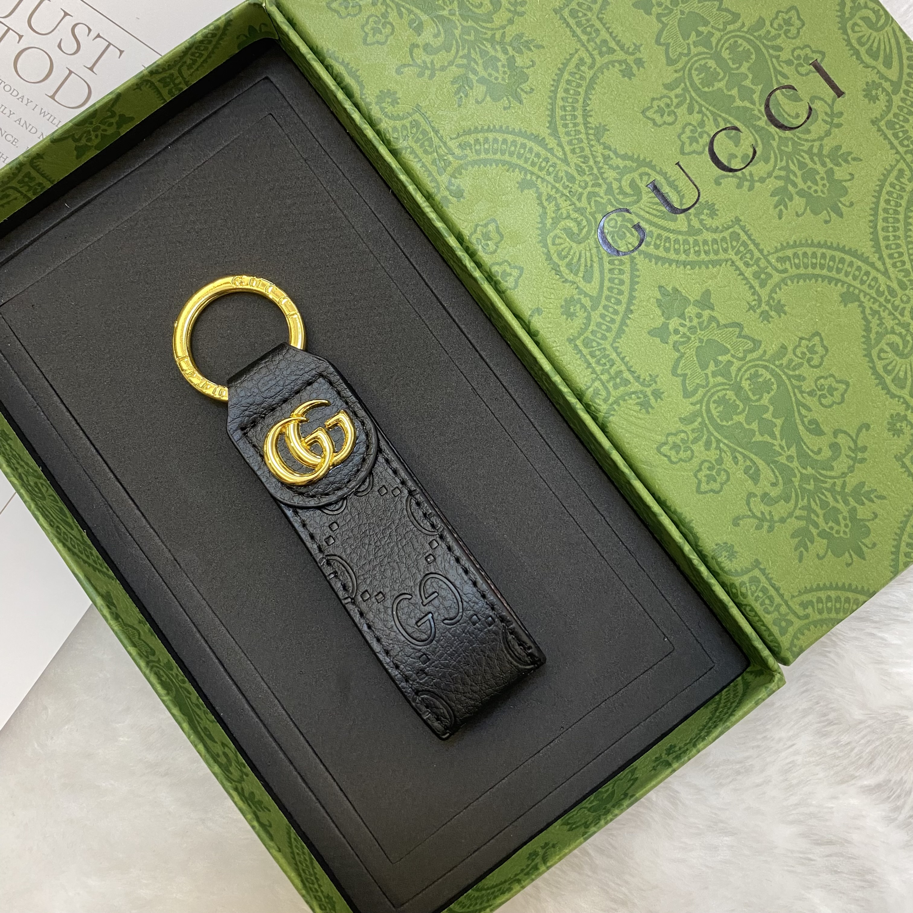 Luxury Leather Convenient Keychain