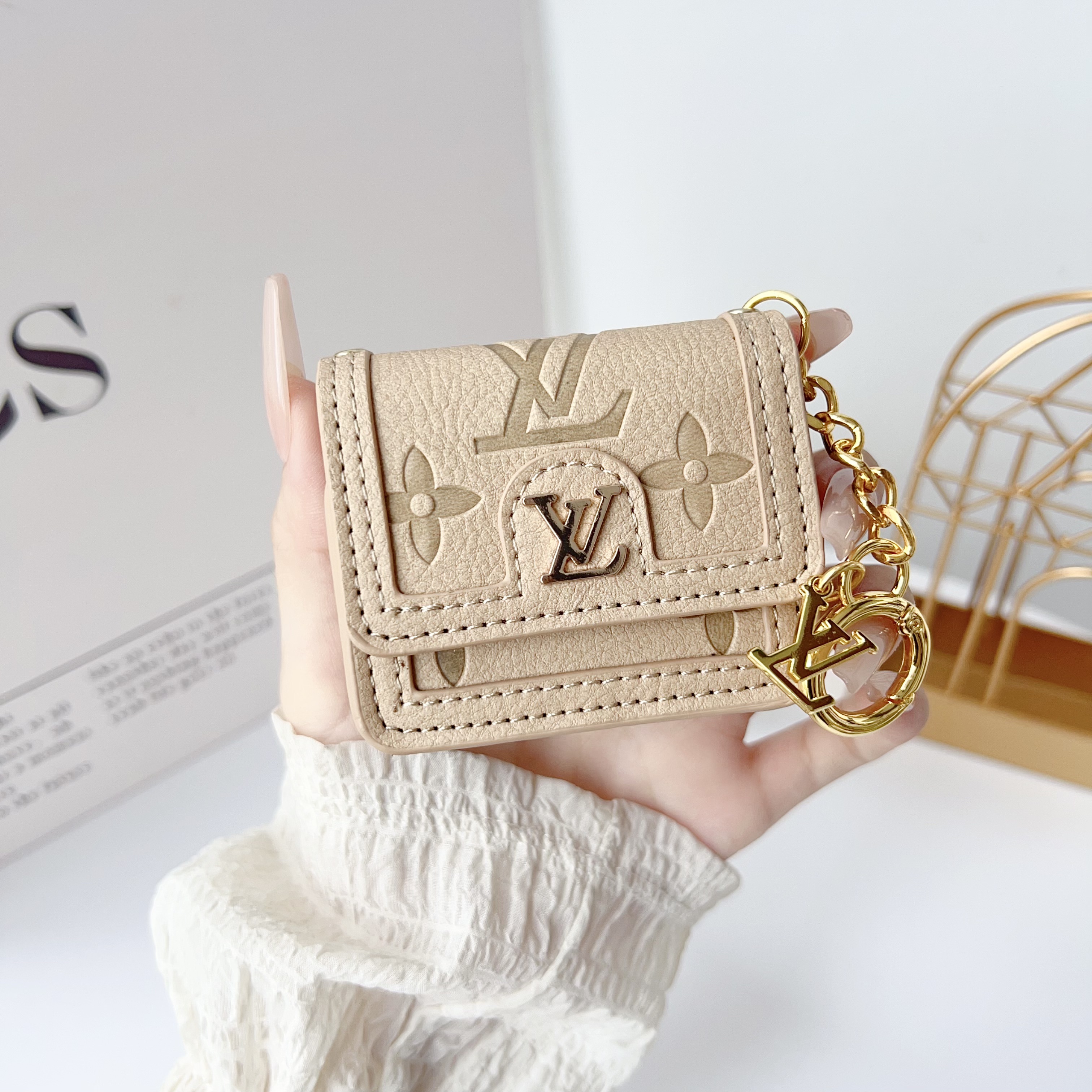 Luxury Leather Airpods Case With Crossbody Strap